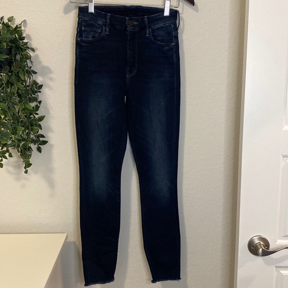 MOTHER High Waisted Looker Ankle Fray Jeans - Size 24